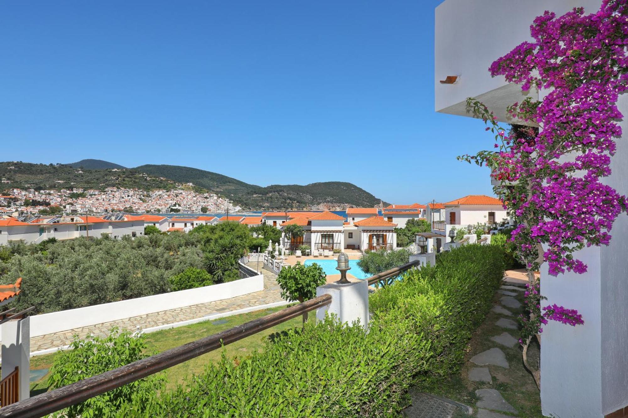 Maistros Suites - Pera Skopelos stad Exteriör bild
