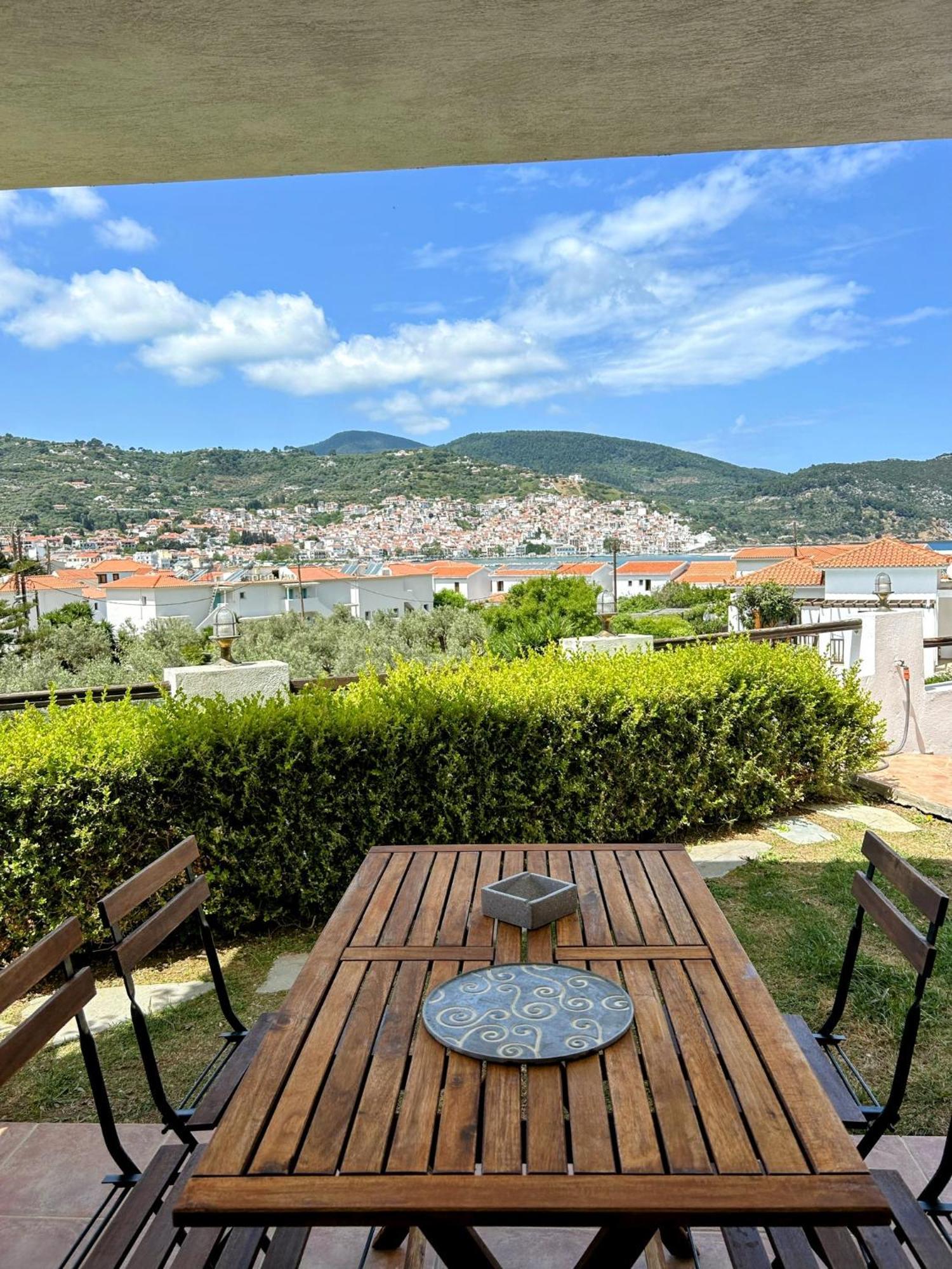 Maistros Suites - Pera Skopelos stad Exteriör bild