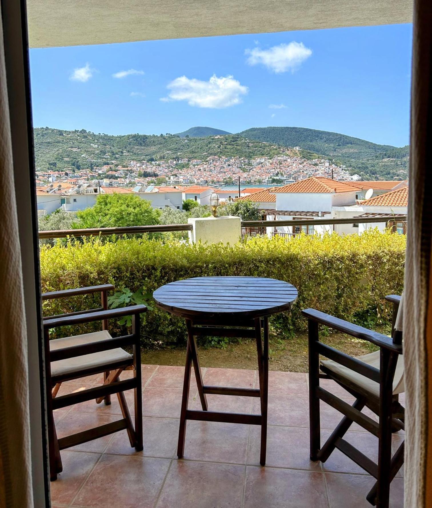 Maistros Suites - Pera Skopelos stad Exteriör bild